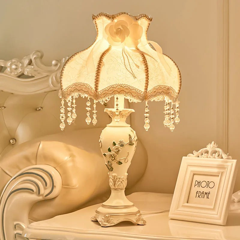 luminária vintage, 
luminária de mesa, abajur de mesa, luminária clássica, abajur para quarto, luminária de mesa, abajur de mesa, luminária minimalista, luminária led de mesa, luminária de cerâmica,