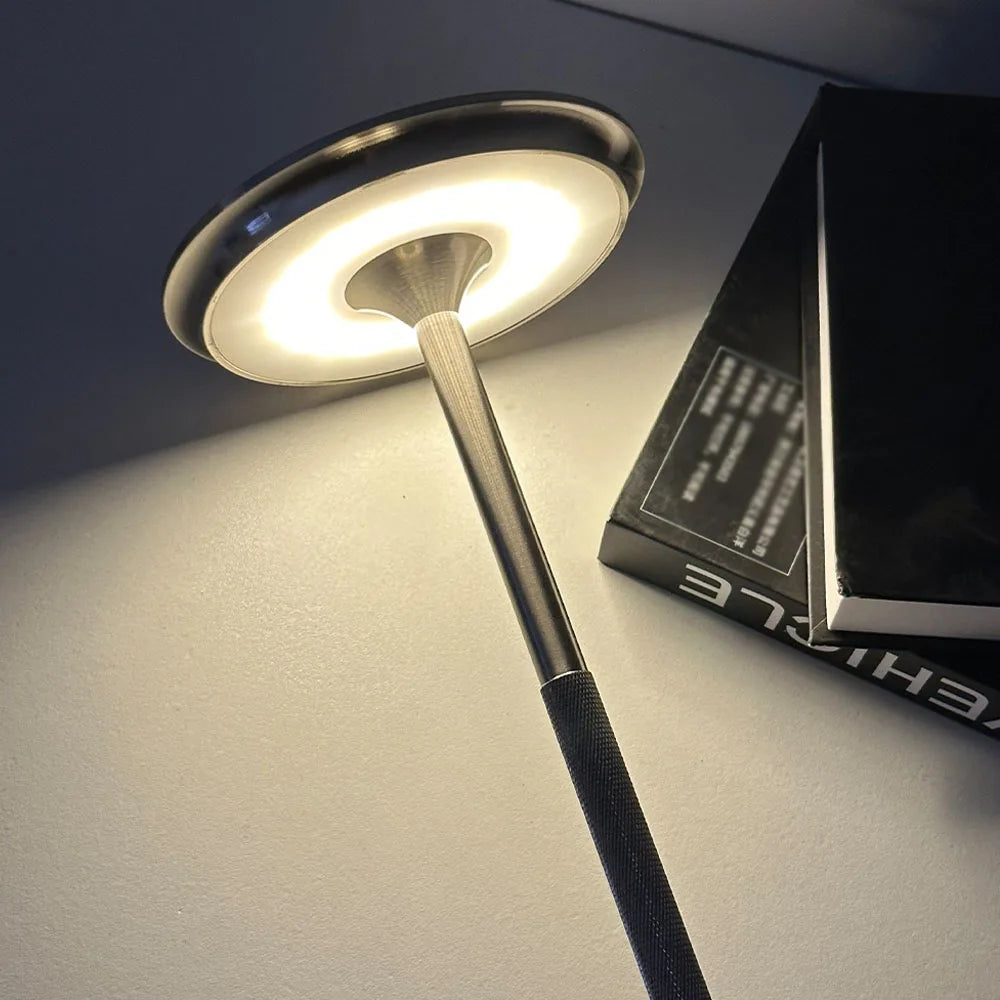 luminária de mesa, luminárias de mesa, abajur de mesa, luminaria mesa, luminária de mesa led, luminária led de mesa, luminaria de mesa em led, luminária de mesa recarregável,