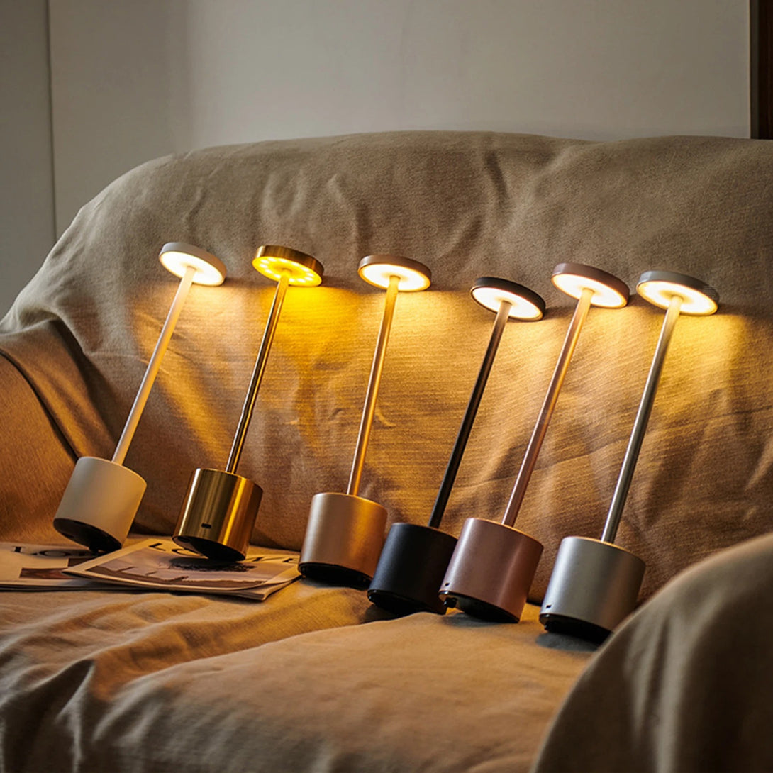 luminária de mesa, abajur de mesa, luminária minimalista, luminária led de mesa, luminária, iluminação moderna, luminária para leitura,