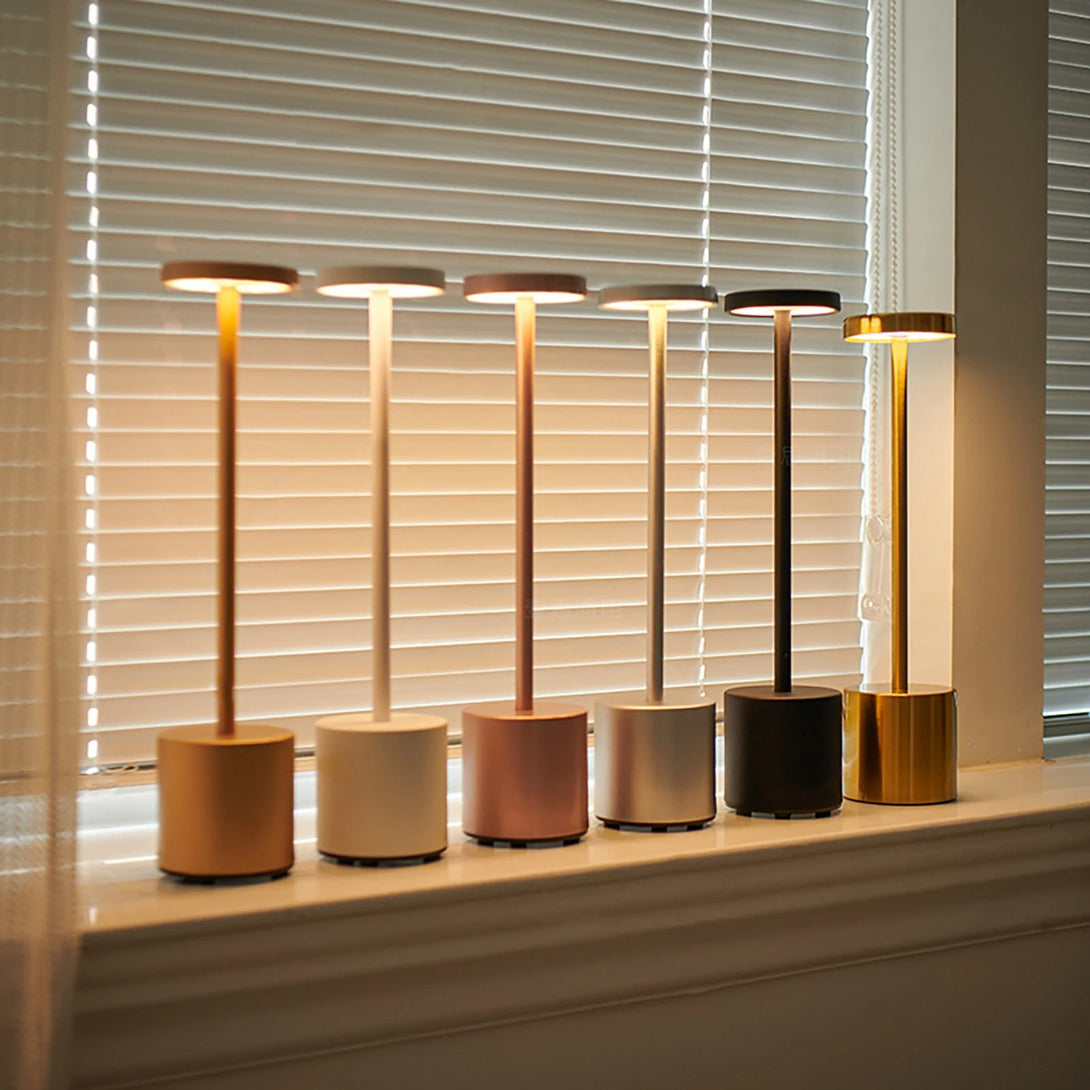 luminária de mesa, abajur de mesa, luminária minimalista, luminária led de mesa, luminária, iluminação moderna, luminária para leitura,